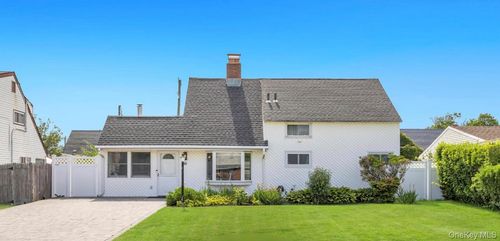 17 Skylark Ln, Levittown, NY, 11756-4414 | Card Image