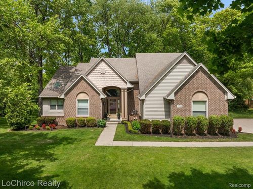 7394 Water Oaks, Orchard Lake, MI, 48324-2484 | Card Image