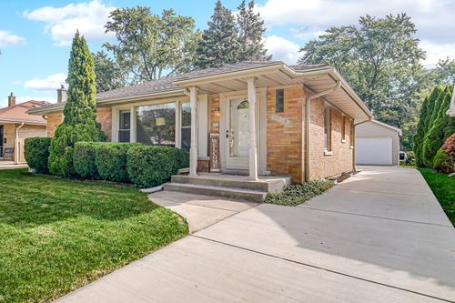 1919 Suffolk Ave, Westchester, IL, 60154-4439 | Card Image