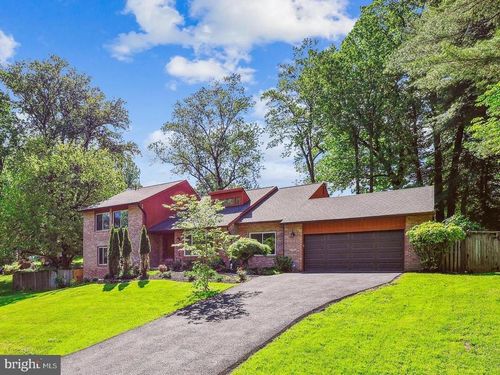 7916 Cypress Grove Ln, CABIN JOHN, MD, 20818-1002 | Card Image