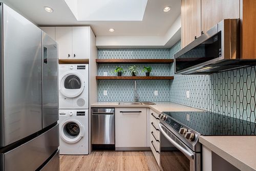 204-555 North Rd, Coquitlam, BC, V3J1N8 | Card Image