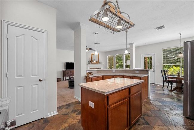 Open to living room and eat in breakfast area | Image 10