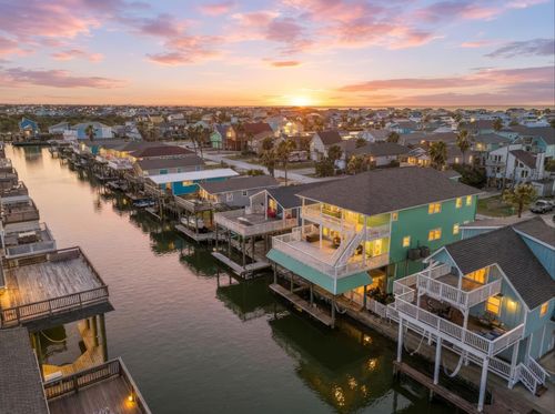 22105 Zapata Dr, Galveston, TX, 77554 | Card Image