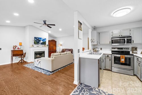 129 Mills Valley Dr, Mooresville, NC, 28117-5401 | Card Image