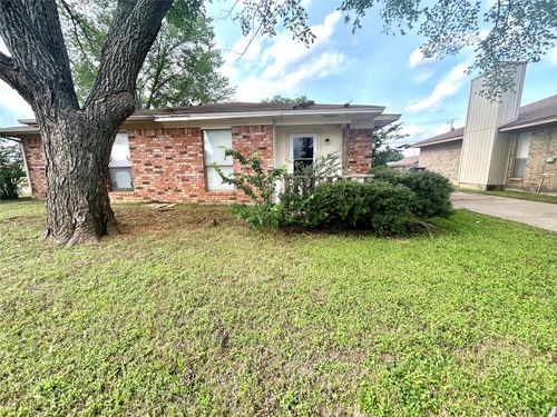 2303 Lido Ln, Arlington, TX, 76015-1044 | Card Image