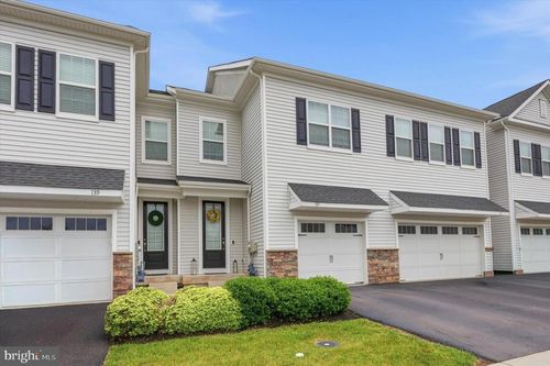 137 Golden Vale Dr, ROYERSFORD, PA, 19468-3489 | Card Image
