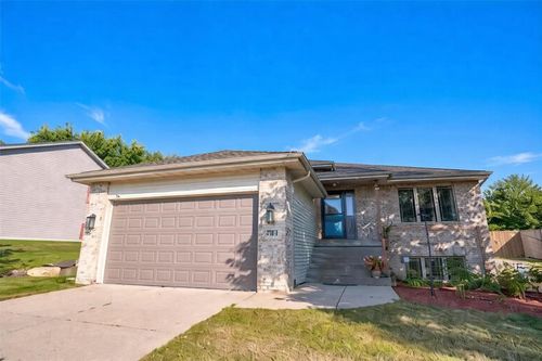 701 Killian Trl, Cottage Grove, WI, 53527-8134 | Card Image