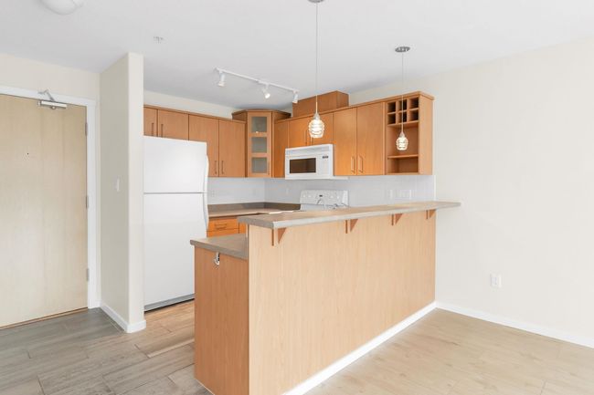 213 - 3148 St Johns St, Condo with 2 bedrooms, 2 bathrooms and 2 parking in Port Moody BC | Image 9