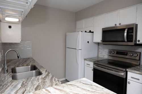 apt-355-4647 Wild Indigo St, Houston, TX, 77027-7087 | Card Image