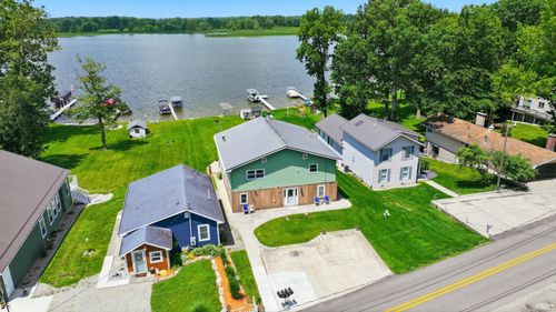 2083 Chapman Lake Dr, Warsaw, IN, 46582-7840 | Card Image