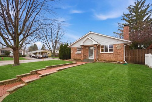 522 Lilac Ct, Round Lake Beach, IL, 60073-2225 | Card Image