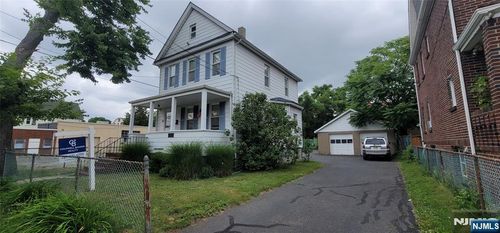 84 Kansas St, Hackensack, NJ, 07601-5317 | Card Image