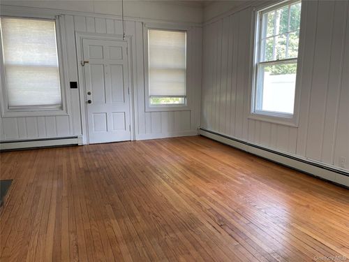 44 Cedar St, Stony Brook, NY, 11790-1759 | Card Image