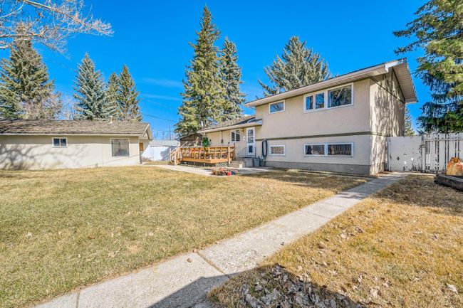 5407 Ladbrooke Drive Sw, Home with 3 bedrooms, 1 bathrooms and 6 parking in Calgary AB | Image 24