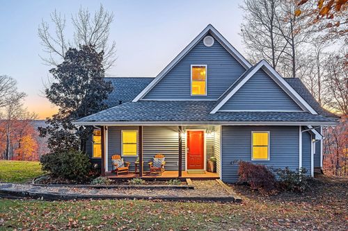 401 Oak Dr, Smithville, TN, 37166-7468 | Card Image