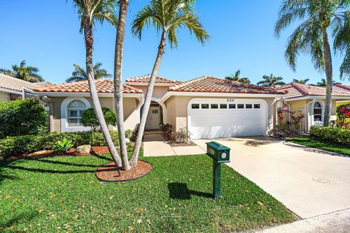 220 Woodsmuir Ct, Palm Beach Gardens, FL, 33418-8066 | Card Image