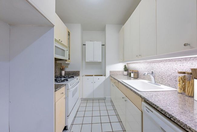 Kitchen | Image 10