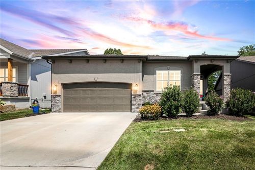 8683 Allenton Ave, Kansas City, MO, 64154-1911 | Card Image
