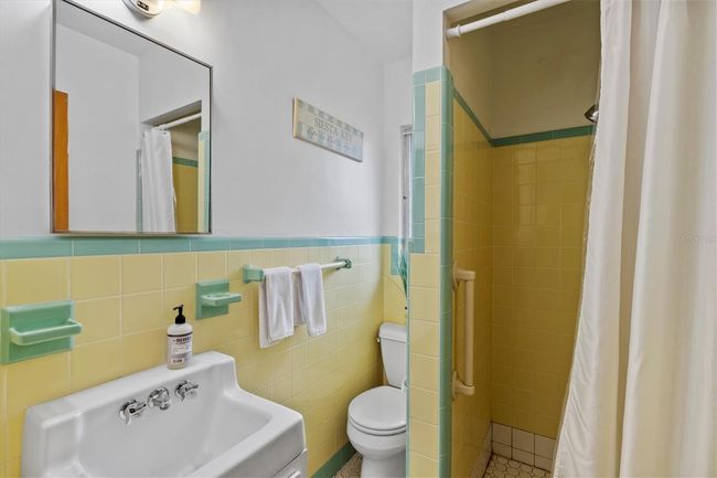 2473 Davis Blvd, House other with 3 bedrooms, 2 bathrooms and null parking in Sarasota FL | Image 52