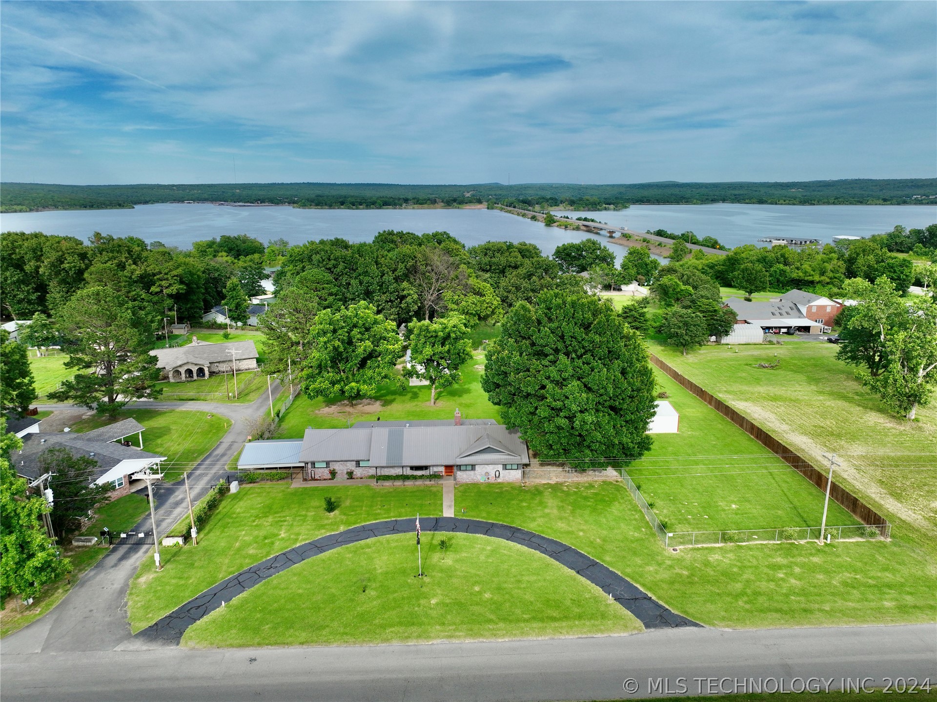 Warren Rd, Eufaula, OK 74432