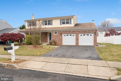 23 Hedgerow Dr, FAIRLESS HILLS, PA, 19030-4023 | Card Image