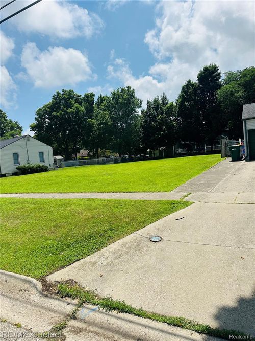 1252 Beatrice St, Flushing, MI, 48433-1723 | Card Image