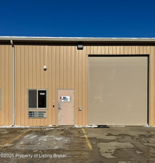 193 24th St E, Dickinson, ND, 58601-6579 | Card Image