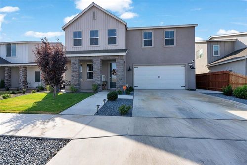 119 Ne Riverway Dr, Visalia, CA, 93291-7619 | Card Image