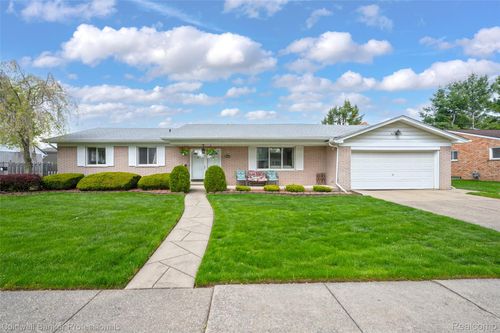 23305 N Rosedale Ct, Saint Clair Shores, MI, 48080-2634 | Card Image