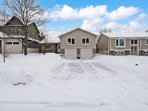 840 Magnolia Ave, Newmarket, ON, L3Y3C7 | Card Image