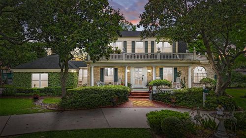 916 E James St, Baytown, TX, 77520-5818 | Card Image