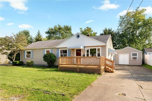 3045 Bayer Cir Nw, Massillon, OH, 44646-3657 | Card Image