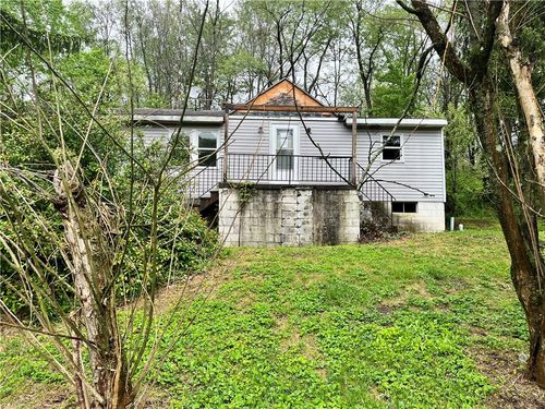 2302 Hunter Rd, Greensburg, PA, 15601-4946 | Card Image