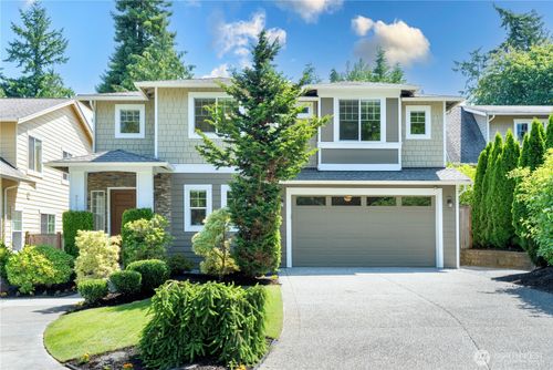 8910 125th Ln Ne, Kirkland, WA, 98033-8216 | Card Image