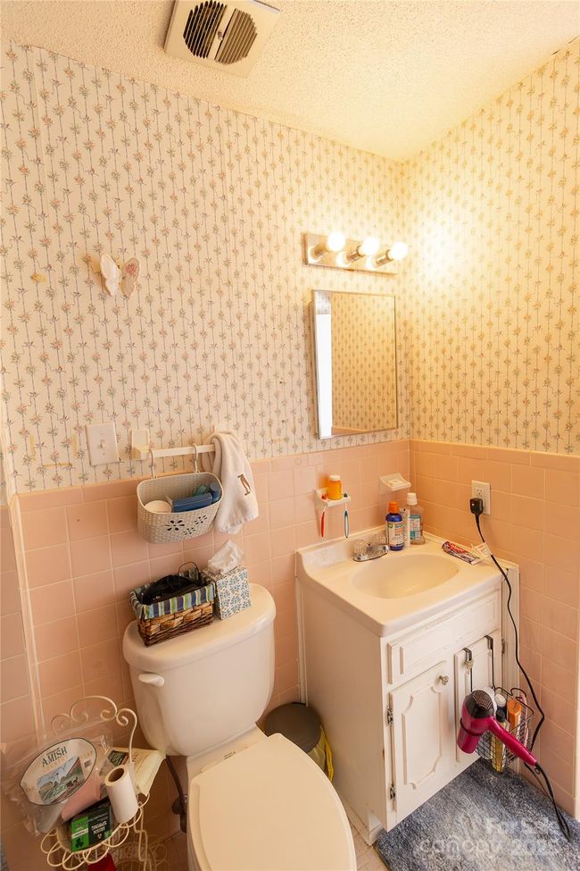 1352 W Cherokee St, House other with 3 bedrooms, 3 bathrooms and null parking in Blacksburg SC | Image 18