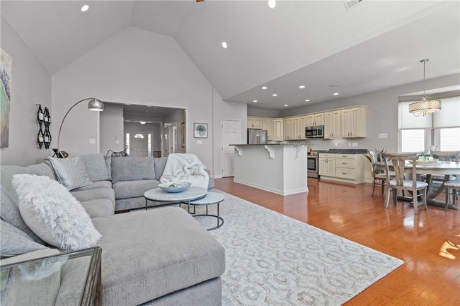 105 Summit Dr, Condo with 3 bedrooms, 2 bathrooms and 2 parking in Sewickley PA | Image 8