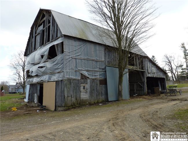 Older barn by the road | Image 48
