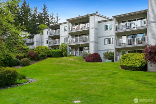 b13-13271 15th Ave Ne, Seattle, WA, 98125-4049 | Card Image