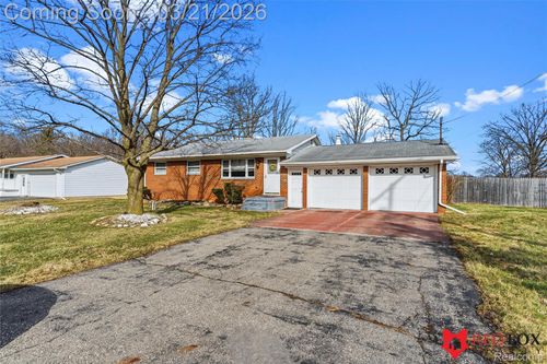 2379 Hialeah Dr, Flint, MI, 48507-1011 | Card Image