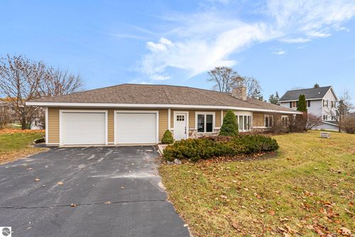 4220 Summerhill Rd, Traverse City, MI, 49684-8269 | Card Image