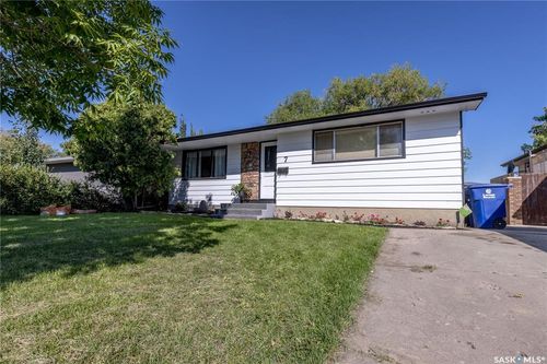 7 Ross Cres, Saskatoon, SK, S7L4B2 | Card Image