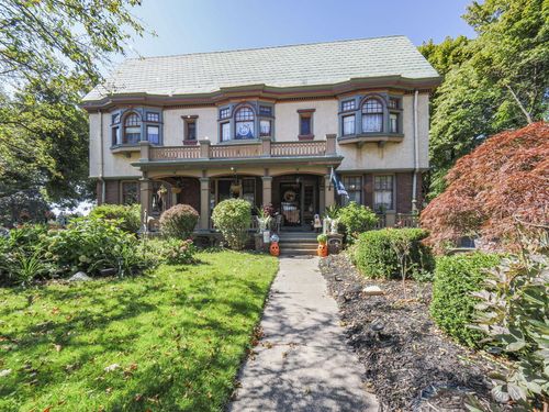 516 Maple St, Manistee, MI, 49660-1806 | Card Image