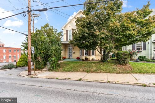 29 E 2nd St, WAYNESBORO, PA, 17268-1639 | Card Image