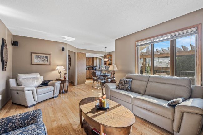 343 Shawinigan Place Sw, Home with 4 bedrooms, 2 bathrooms and 6 parking in Calgary AB | Image 22