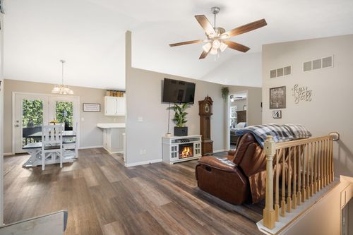 187 Johnson Way Ln, Kimberling City, MO, 65686-9352 | Card Image