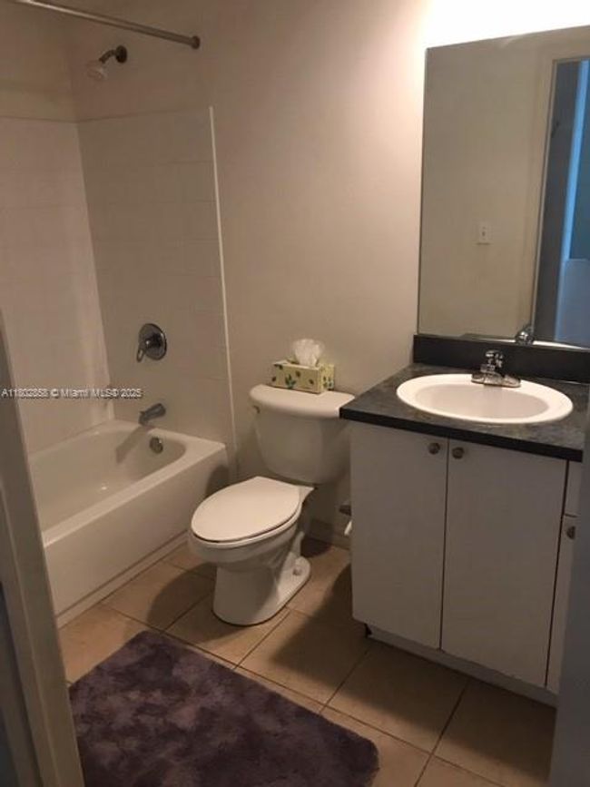 APT-12 - 9172 Collins Ave, Condo with 3 bedrooms, 2 bathrooms and null parking in Surfside FL | Image 10