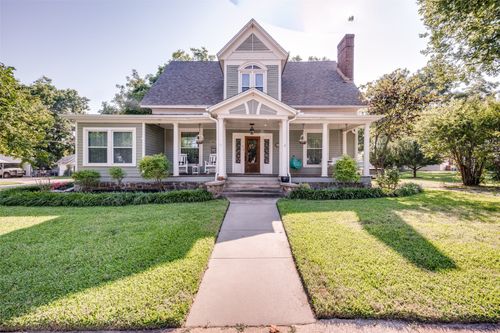 310 E Tarrant St, Bowie, TX, 76230-5111 | Card Image