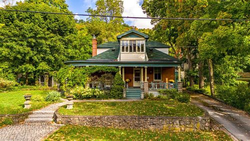 55 Cayley St, Dundas, ON, L9H2E6 | Card Image