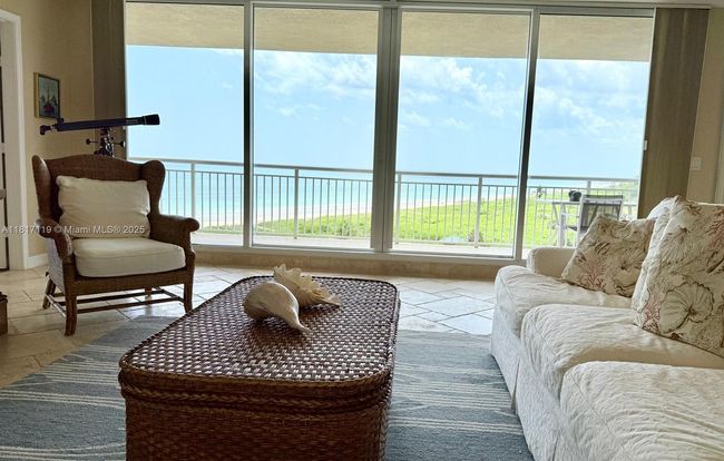 APT-7C - 3000 N Highway A1a, Condo with 3 bedrooms, 3 bathrooms and null parking in Hutchinson Island FL | Image 5