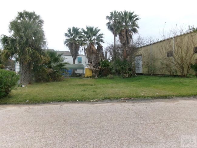3928 Broadway St, Home with 0 bedrooms, 3 bathrooms and 5 parking in Galveston TX | Image 4